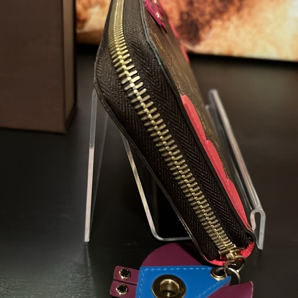 Louis Vuitton Limited Edition Totem Zippy Wallet - LIKE NEW - Picture 4 of 10